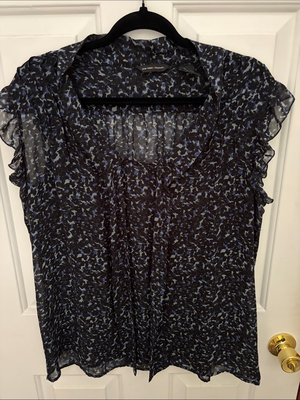 New York & Company Black and Blue Printed Ruffle Cap Sleeve Top